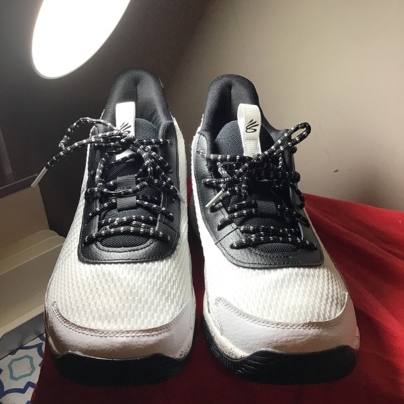 🔥CURRY, by Under Armour, new cond. no box, pics. Size men’s 12, women’s 13.5🔥 - Picture 4 of 7